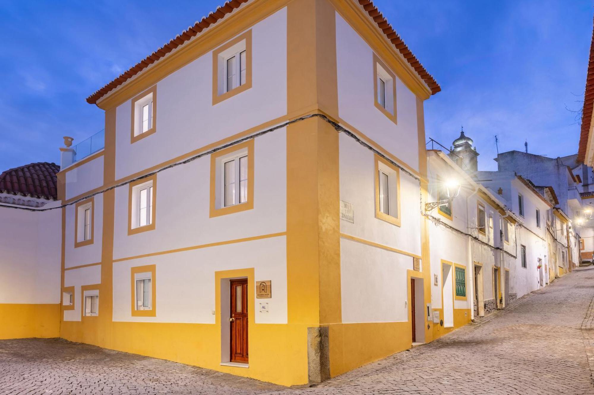 Azinheira Suites Townhouse - Alojamento Turistico (Adults Only) Елваш Екстер'єр фото